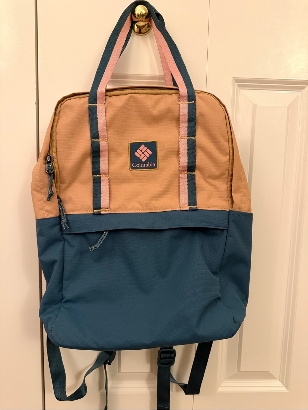 Columbia Two-Tone Peach and Teal Daypack